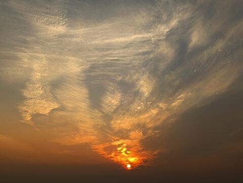 红日天空