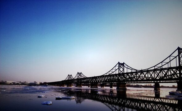 鸭绿江大桥的冬天