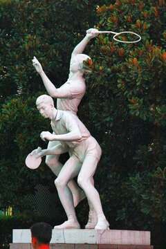 上海体育场运动员雕塑