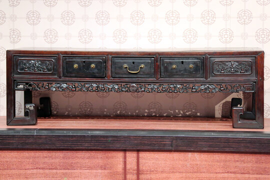清代宫廷红木雕纹炕桌