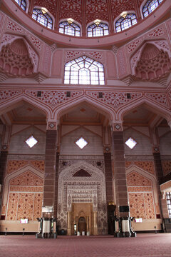 马来西亚粉红清真寺祈祷大厅