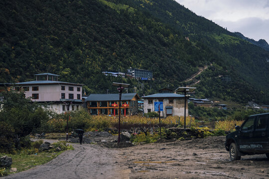 雨崩泥泞小道