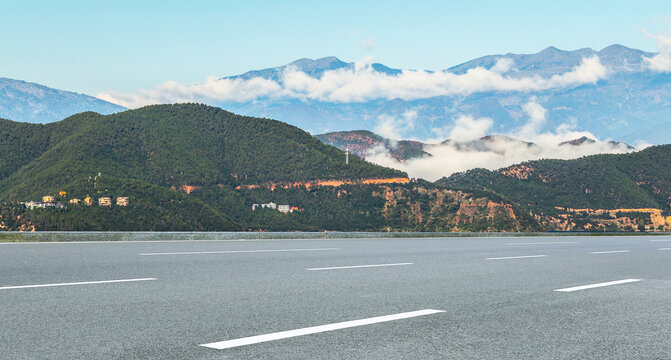 户外干净的沥青道路