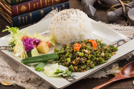 榄菜肉末四季豆饭