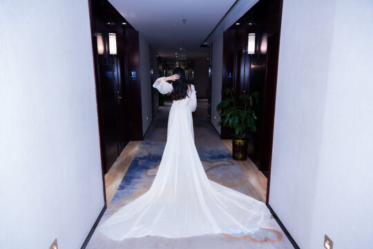 穿睡袍的新娘