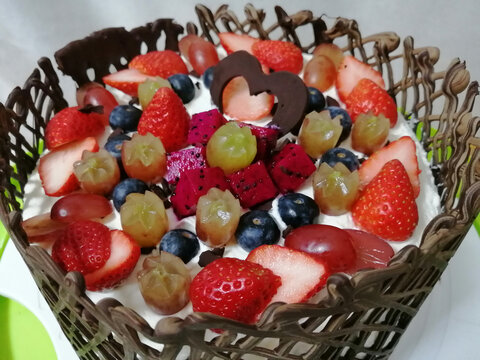 草莓水果巧克力生日蛋糕