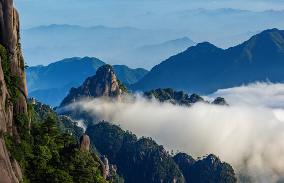 雨雾三清山全景接片