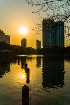 湖南娄底娄星广场夕阳湖景