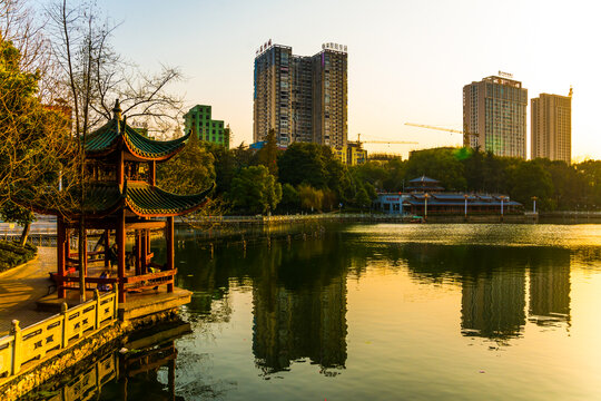 娄星广场夕阳湖景