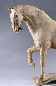 古代陶器马