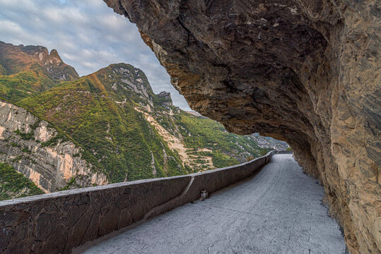 重庆巫溪兰英大峡谷挂壁公路