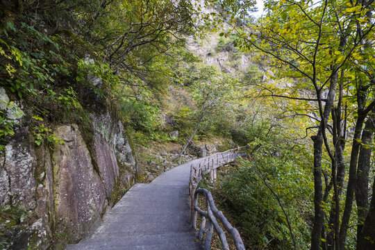 黄山自然风景区的山间通道