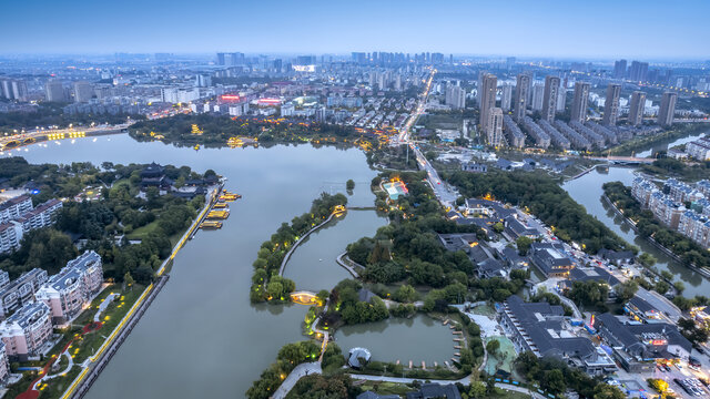 航拍江苏泰州凤城河夜景