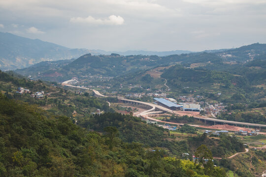 山间的高速公路