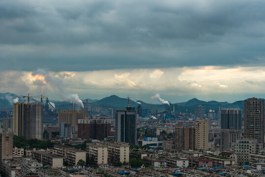 乌云密布的娄底城区