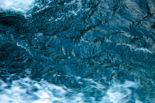 水面波浪