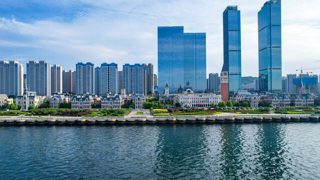 大连海边城市与日落游艇