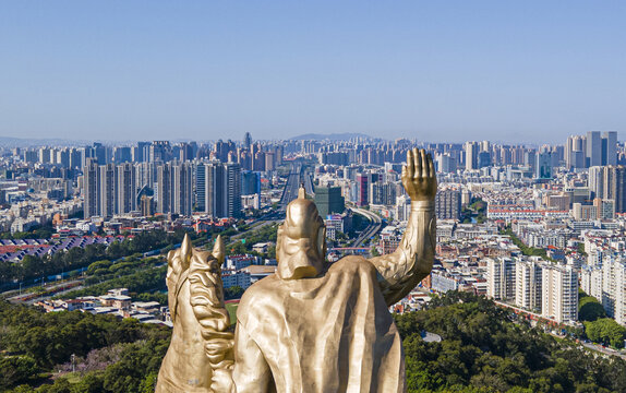 郑成功雕像俯拍大泉州一览城市