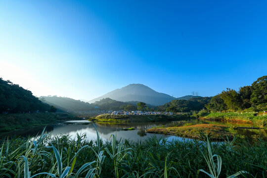 美丽的梧桐山下恩上湿地公园