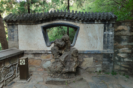 北京八大处公园秘魔崖