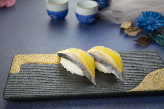 黄希鲮鱼寿司