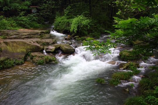 溪涧流水