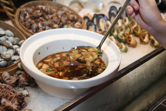 自助餐海鲜生腌生蚝牡蛎