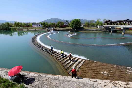 浙江金华守护梅溪碧水引客来