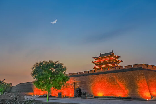 平遥古城迎薰门夜景