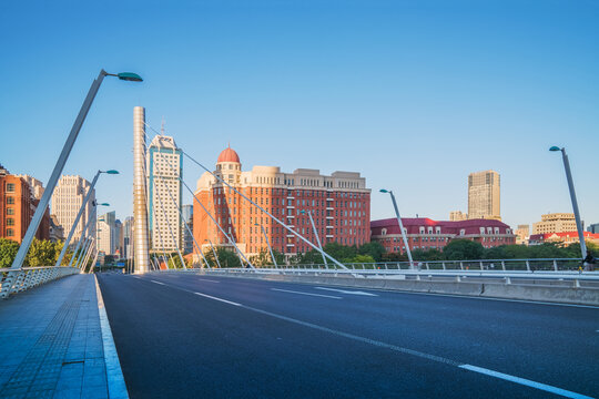 天津城市建筑和柏油马路