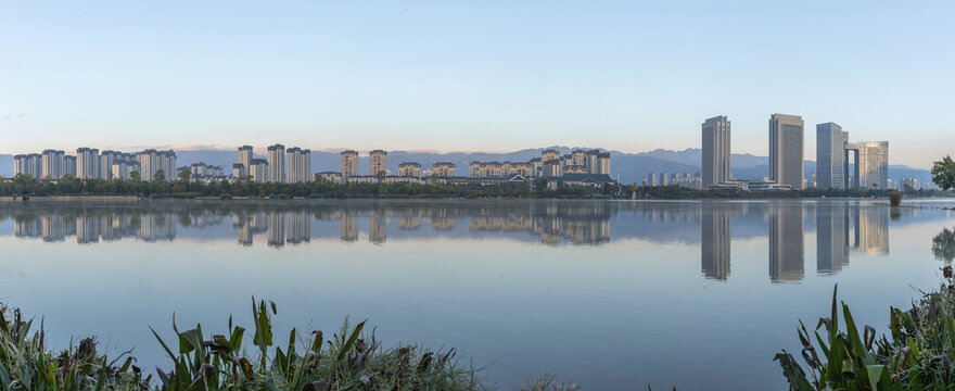 云南保山城市风景水面光影