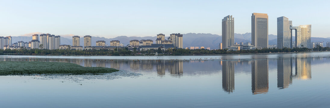 云南保山城市风景水面光影