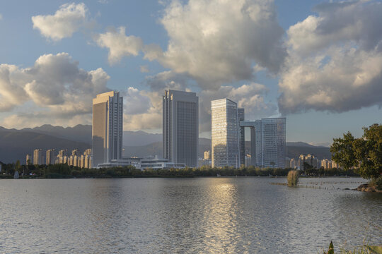 云南保山城市风景水面光影