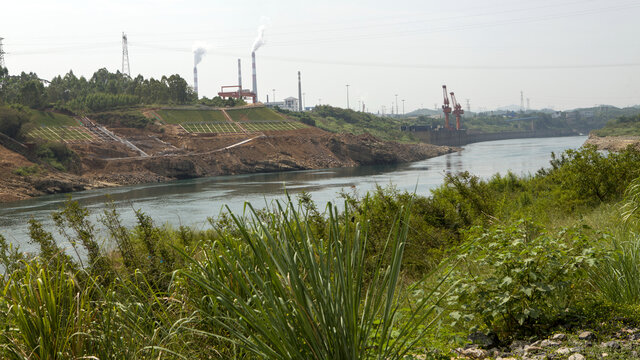 来宾城南河堤改建