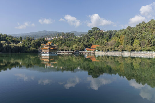 云南保山易罗池龙泉寺园林景观