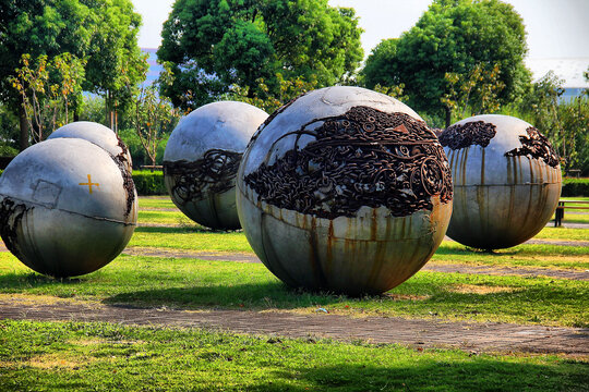 上海世博园大铁球现代雕塑