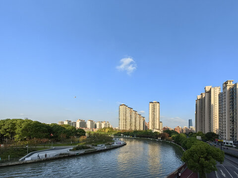 苏州河沿岸城市建筑风光