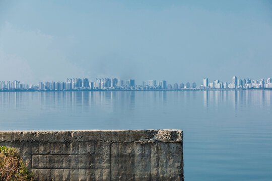 湖水湖景码头城市风景蓝天天空