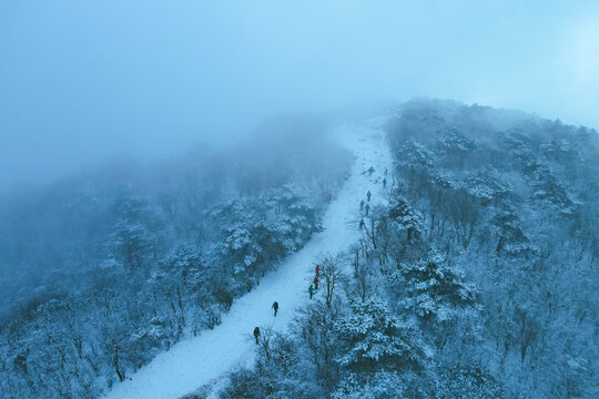 龙王山雪景