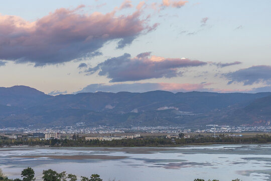 云南保山晚霞蓝天城市风景