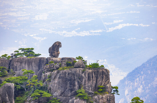 黄山自然风景区奇石猴子观海