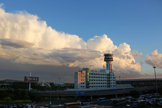 夏日傍晚沈阳机场的天空云朵