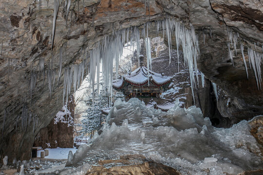 山西盂县藏山滴水洞冬景