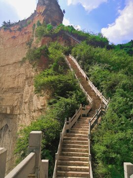 挂壁公路高山