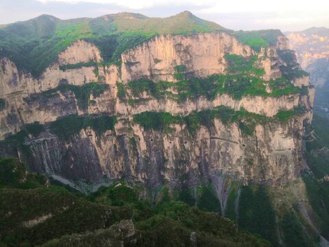 挂壁公路高山