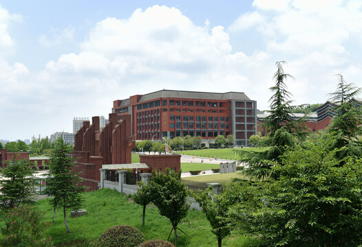 贵州大学校门全景