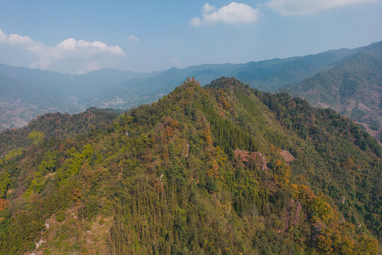 中都镇航拍郊外的山脉村庄风光