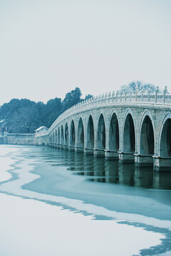 冬至大雪建筑雪景下雪图