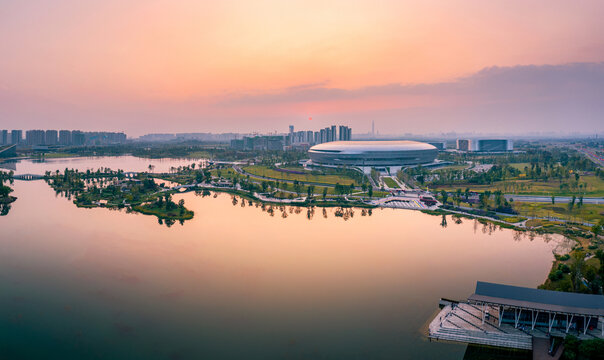 航拍成都东安湖公园城市风光