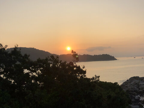 海滨栈道日出